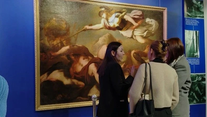 Восстановлению подлежит: в сахалинский музей доставили спасенные картины из Санкт-Петербурга

Сахали
