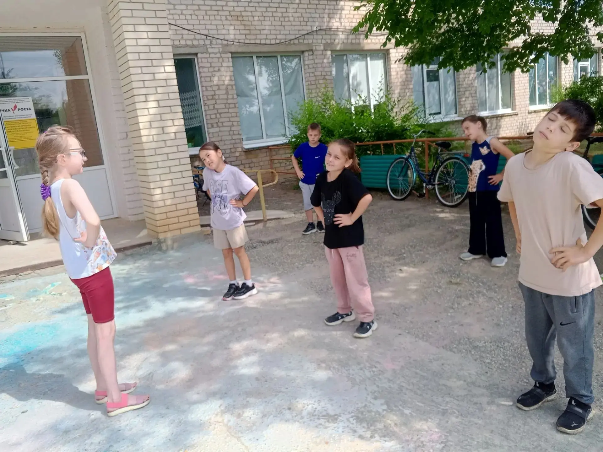 13.06. День в нашем лагере был насыщенным и полезным. Мы начали утро с бодрящей зарядки,чтобы заряди