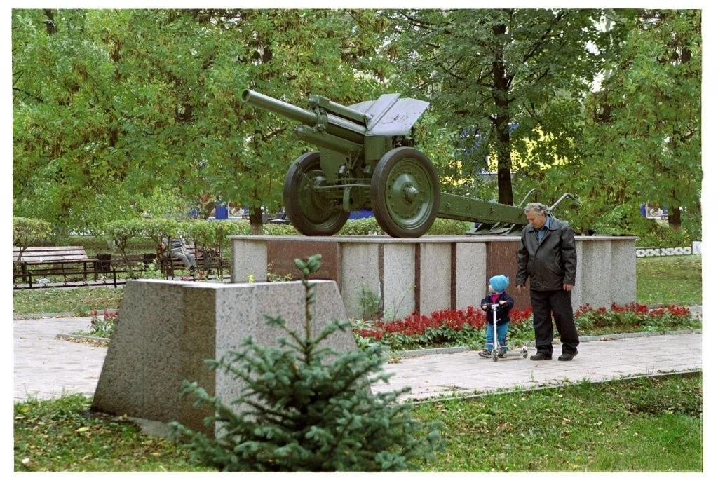 Монумент «Пушка» первоначально установили перед центральным входом в кинотеатр «Волгогр...