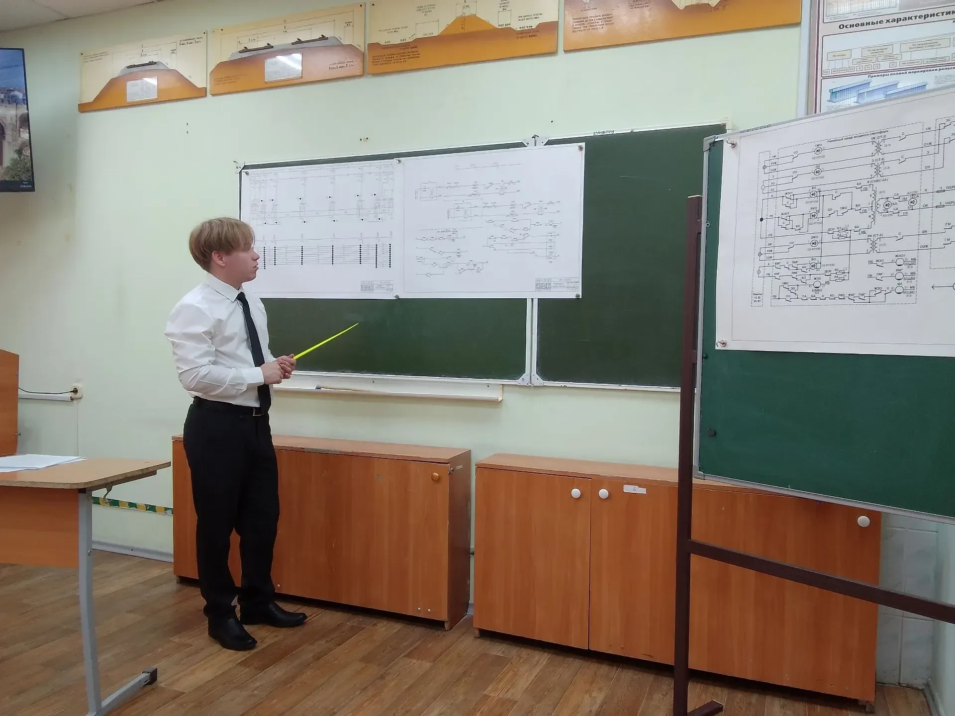 ЗАЩИТА ДИПЛОМОВ

Студенты специальности «Автоматика и телемеханика на транспорте (железнодорожном тр