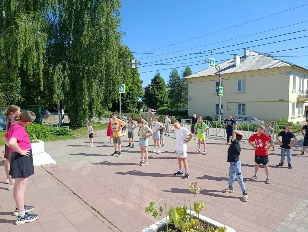 #летосПланетой
8️⃣ июня. 🤸🏋Зарядка в детском лагере "Планета " — это не просто утренняя гигиеничес