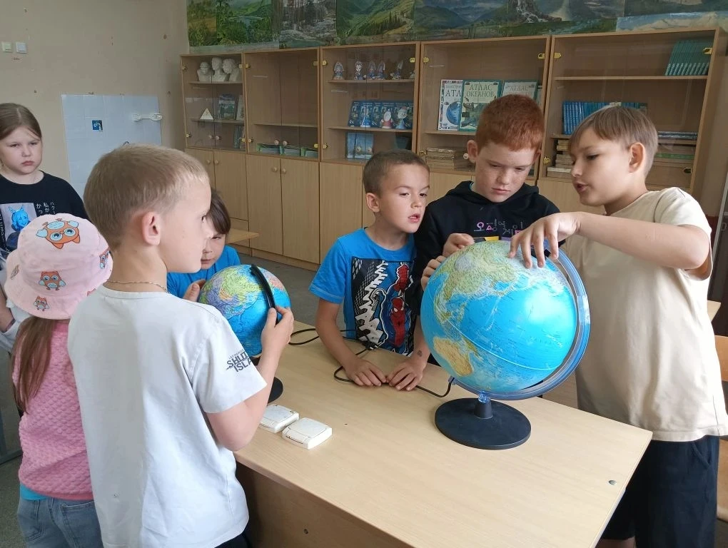 5️⃣ день в лагере был посвящён Дню эколога, который отмечается 5 июня. 
🌈 В отряде "Радуга" прошла 