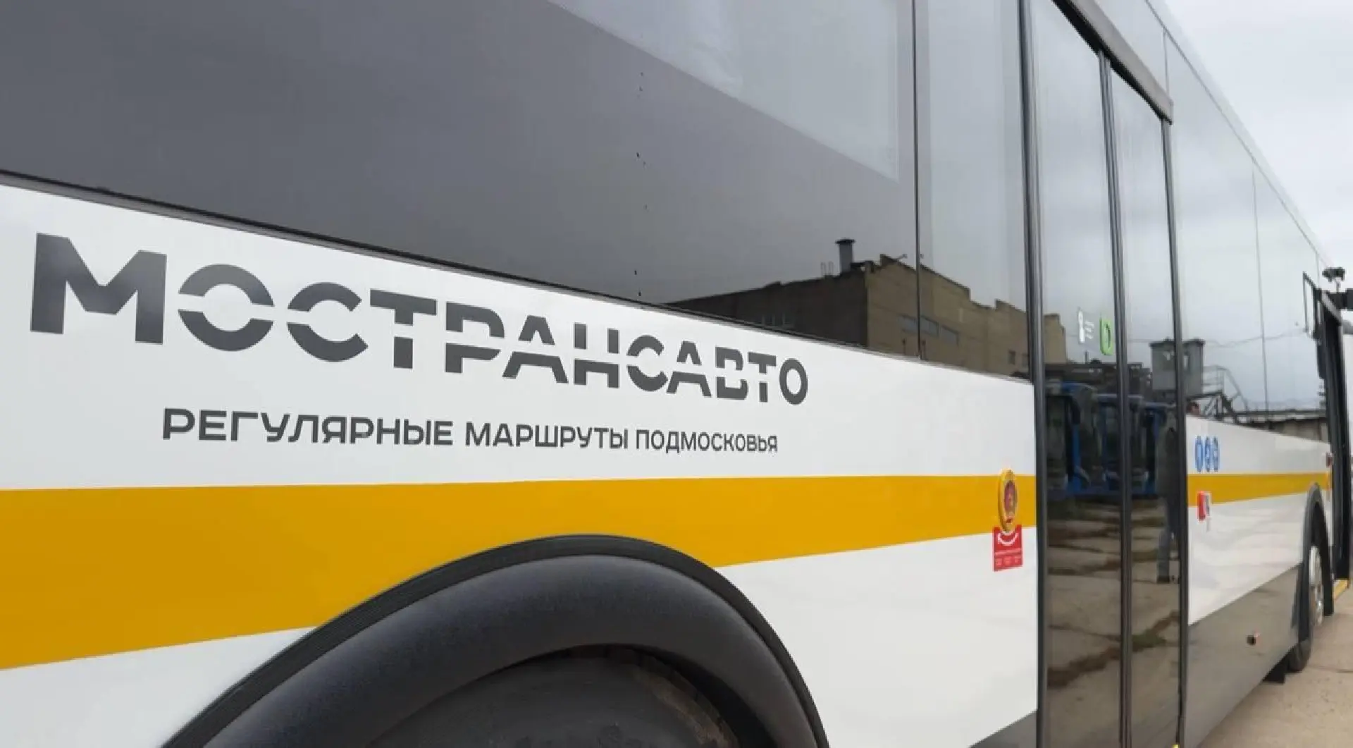 Специальные автобусы-шаттлы курсируют от ж/д станций Истра и Новоиерусалимская к музею ...
