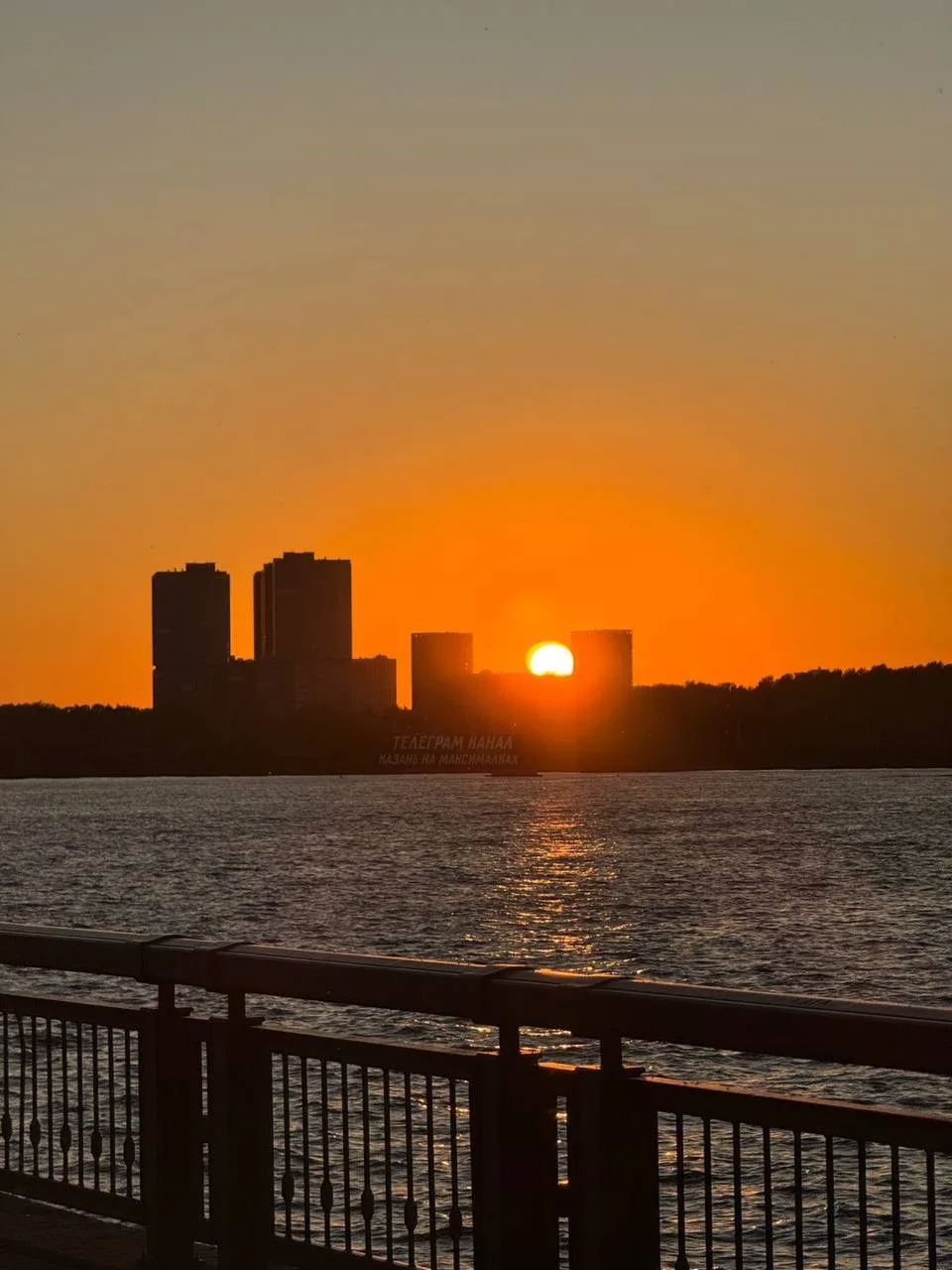 Один из последних прекрасных закатов уходящего лета 🌆