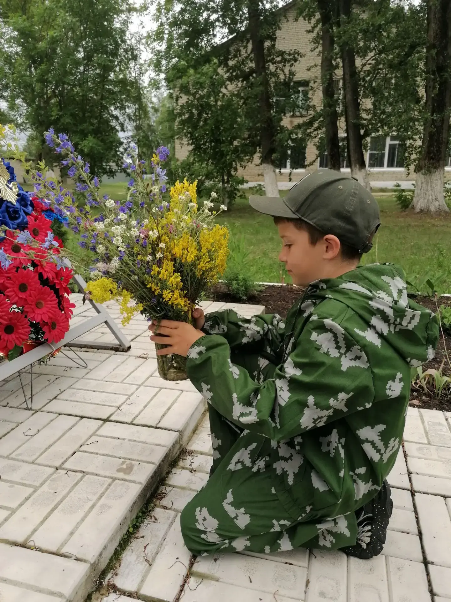 #ШкольныйЛагерьРАДУГА #ДеньПамятиИскорби #ЦветыПамяти #РазговорСдетьми #ШкольныйМедиаЦентр #ОСП_Марь