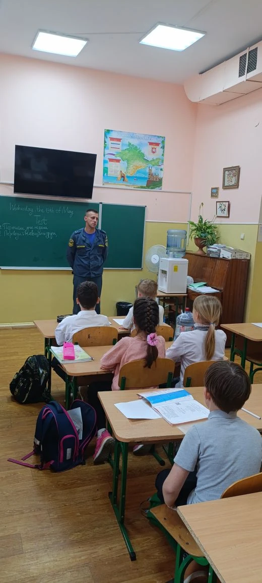 В нашей школе при содействии сотрудников МЧС прошли мероприятия по пожарной безопасност...