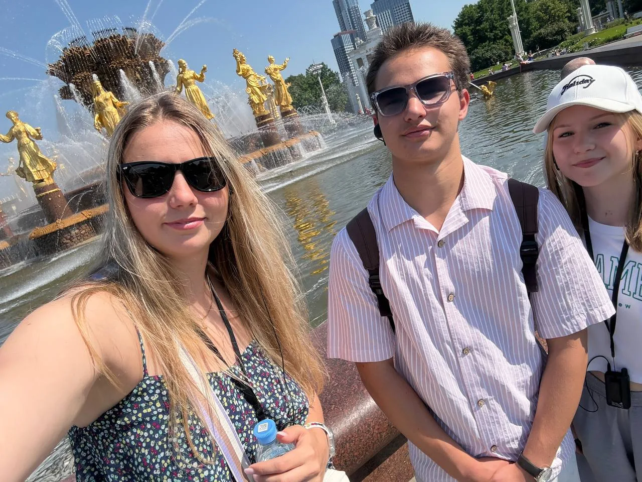 🇷🇺 Приключения сквозь века: как мы открывали Москву! 

Команда нашей школы стала победителем конку