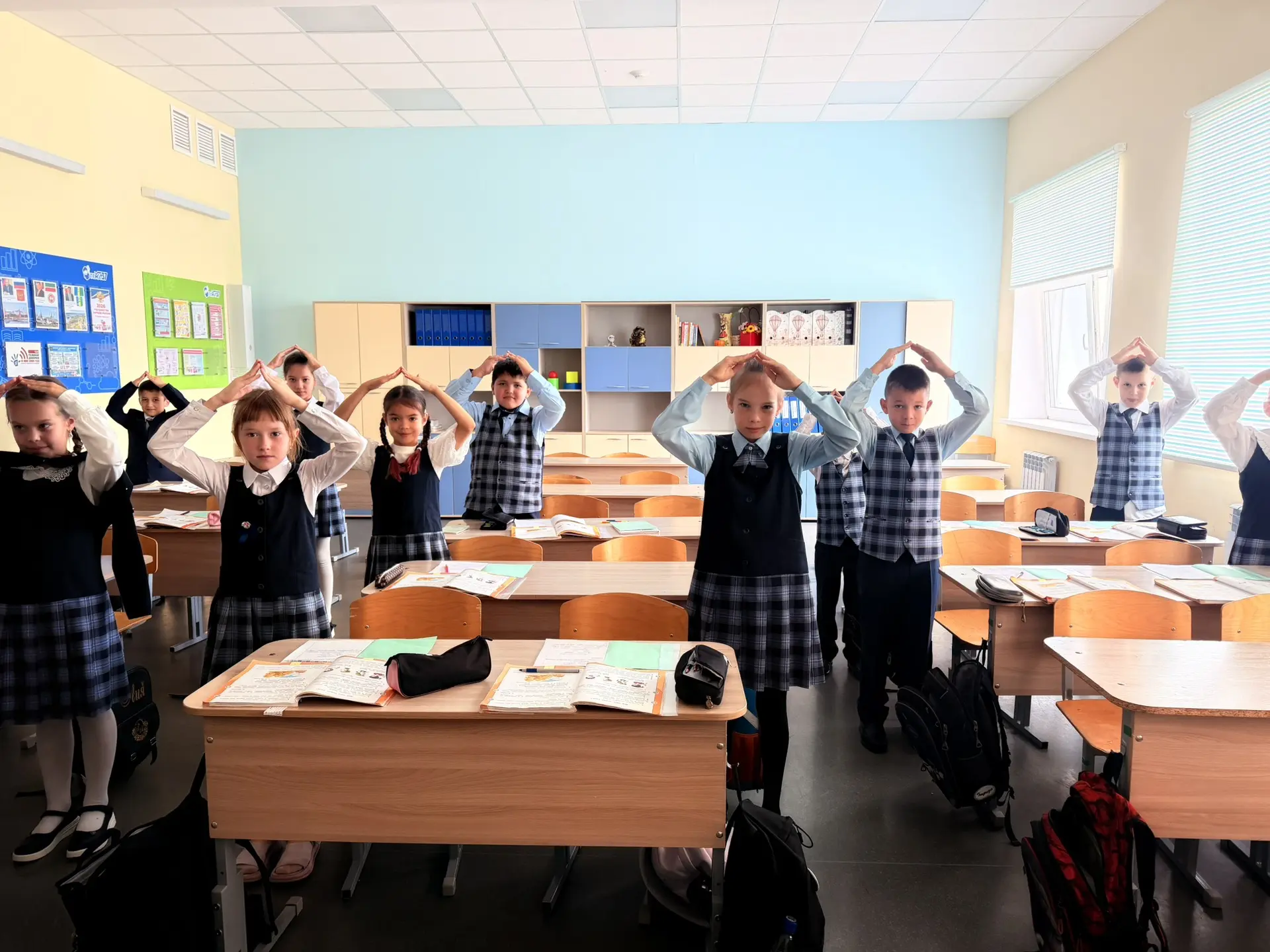🏃‍♂️ Каждый день на физкультминутке занимаются дети!