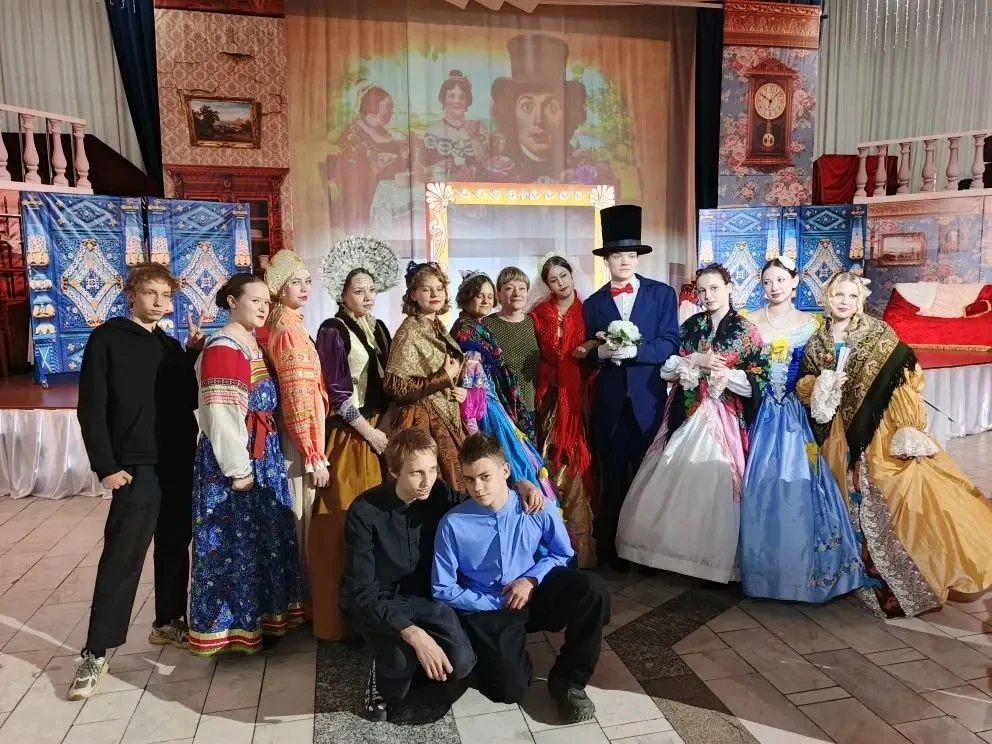 Сегодня учащиеся 8 класса побывали на незабываемом спектакле народного коллектива театр...