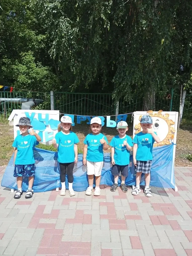 Солнце, воздух и вода -
Наши лучшие друзья.
С ними будем мы дружить
Чтоб здоровыми нам быть.

😎🌼🌿