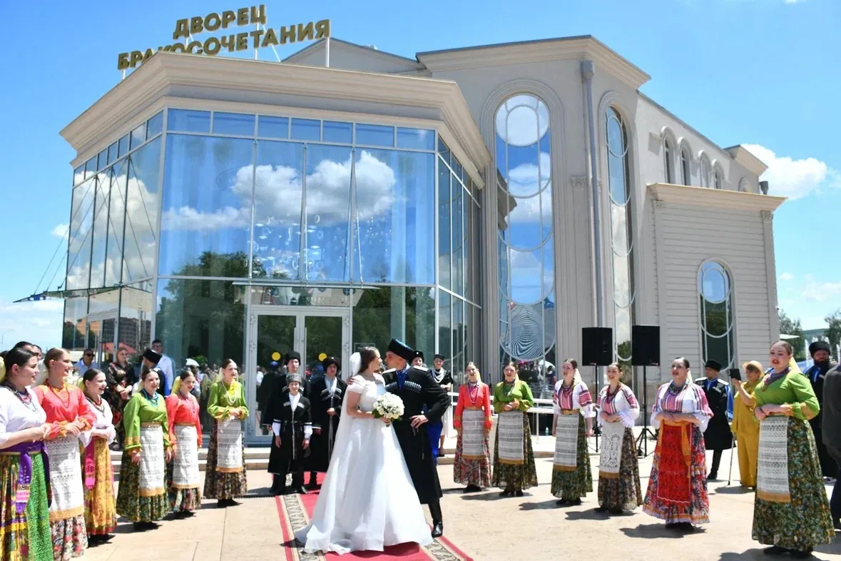 В день семьи, любви и верности открыли новое здание отдела ЗАГС г.Пятигорска - современ...