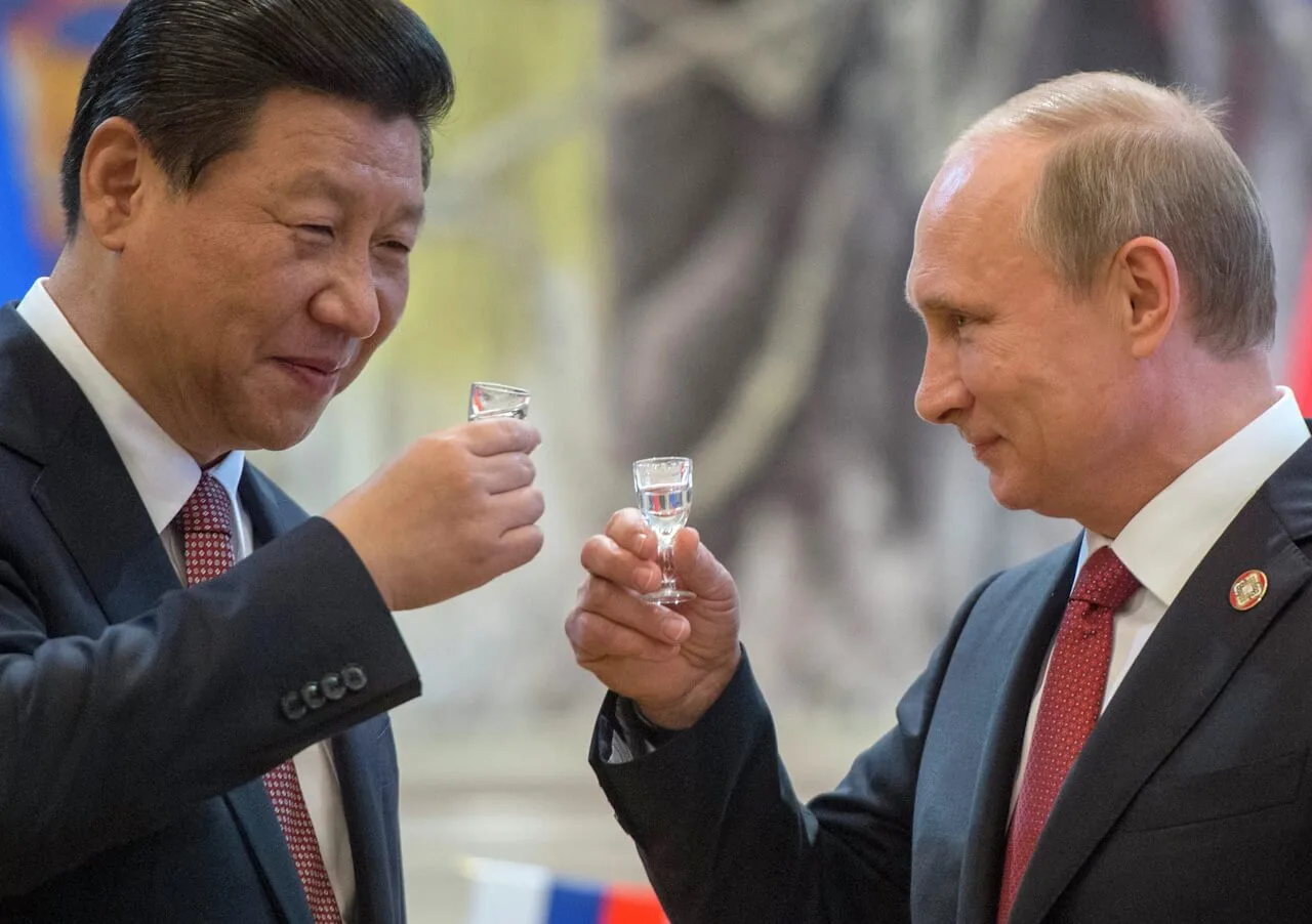 Путин поздравил Си Цзиньпина с днем рождения

Президент России телеграммой поздравил дорогого китайс