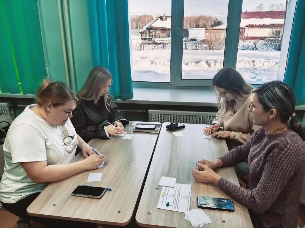 27 марта в 1 "А" классе прошло очередное родительское собрание. Обсуждались актуальные вопросы, связ