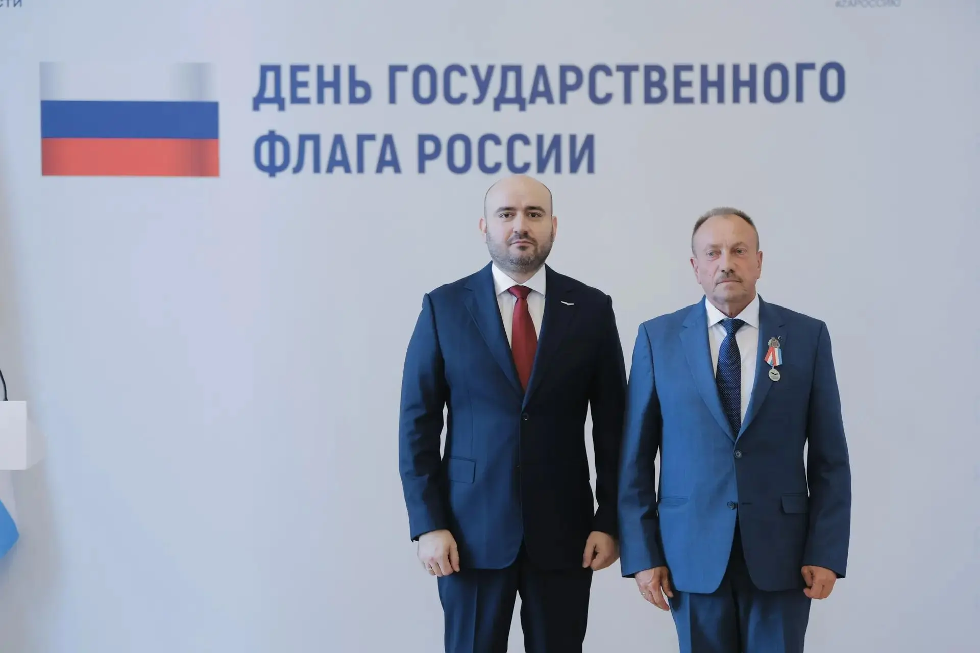 🇷🇺 Накануне Дня Государственного флага России в мраморном зале Самарского театра опер...
