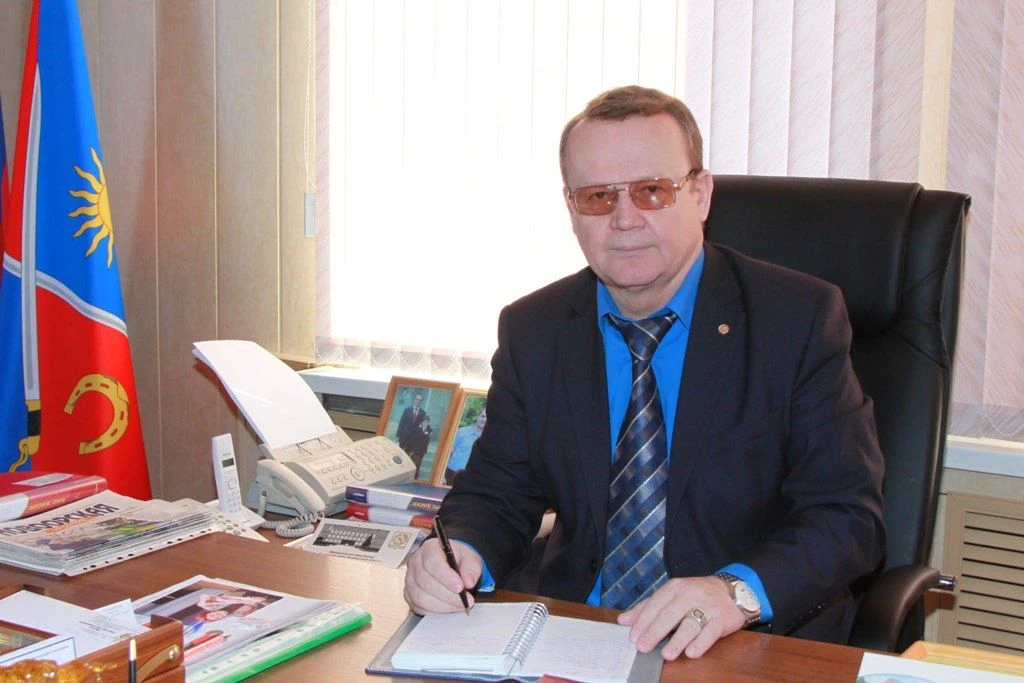 Сегодня свой День рождения празднует глава муниципального образования Новоорский поссовет Алексей Ни