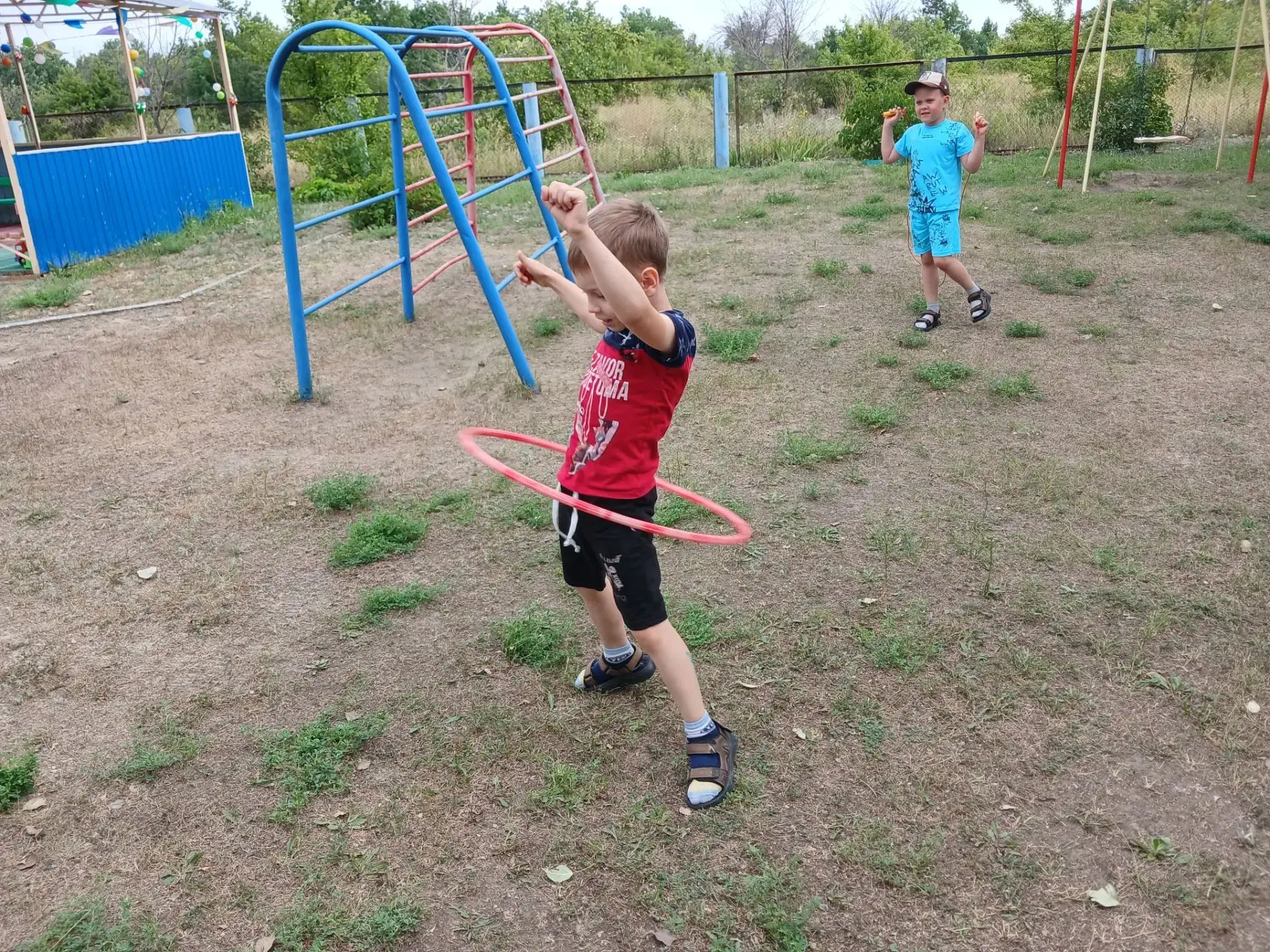 Для здоровья важен спорт,
Чтоб болезням дать отпор.
Нужно спортом заниматься,
И здоровым оставаться!