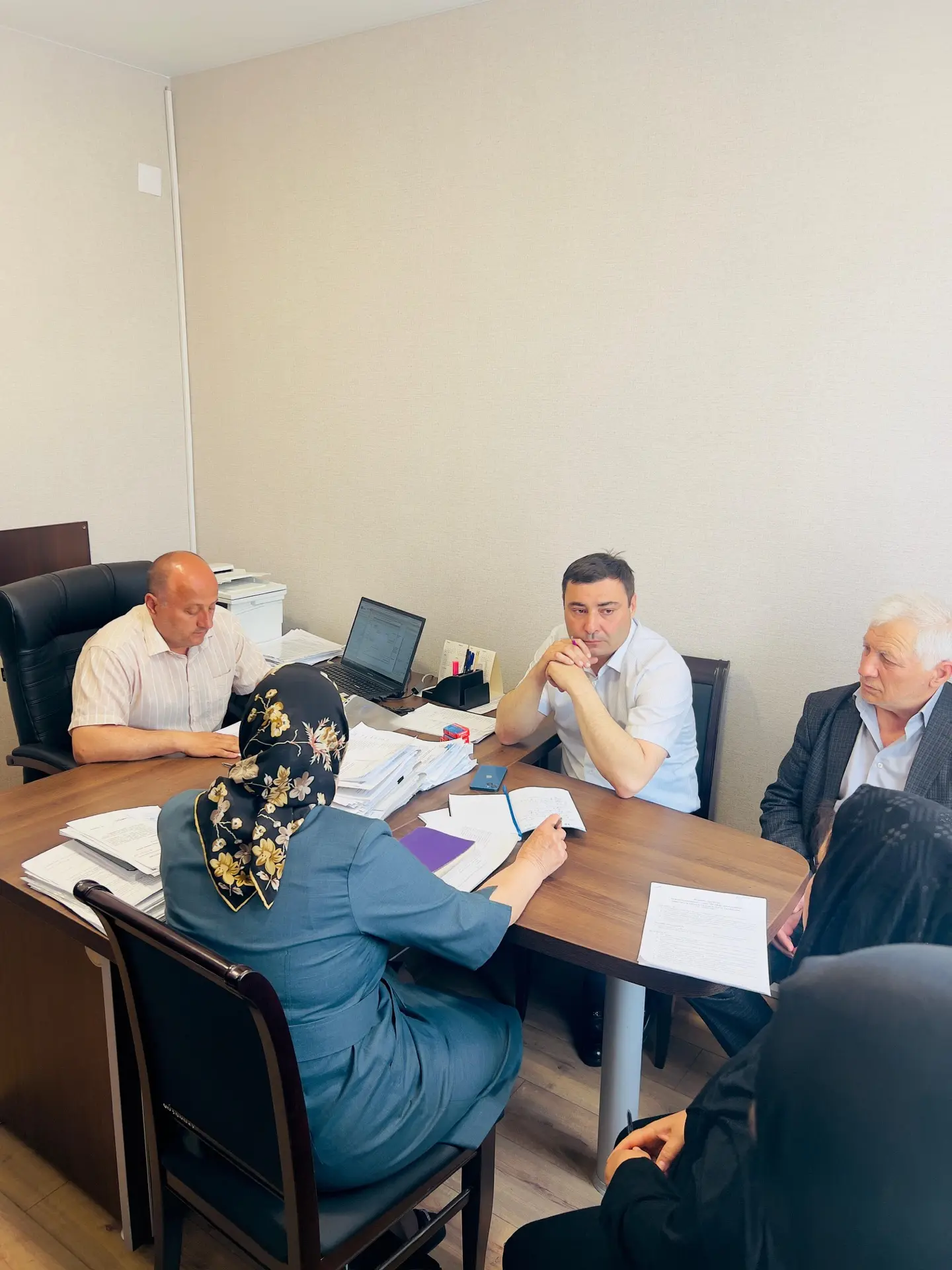 🌍Замглавы администрации Новолакского района Рустам Сулейманов провёл совещание по экономическим и зе