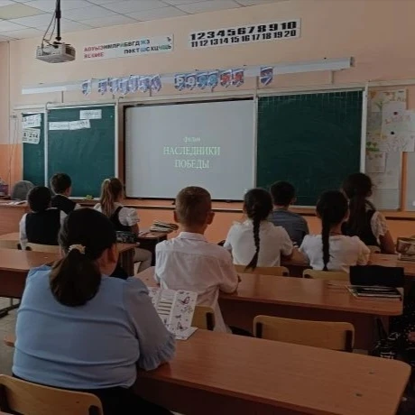 📅 В преддверии 9 мая в школе прошли памятные мероприятия, посвящённые Дню Победы!  В этом году мы по