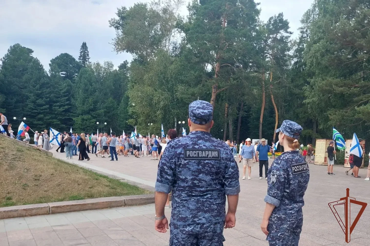 Росгвардия обеспечила безопасность празднования Дня Военно-Морского Флота в Сибири

🔴 Военнослужащи