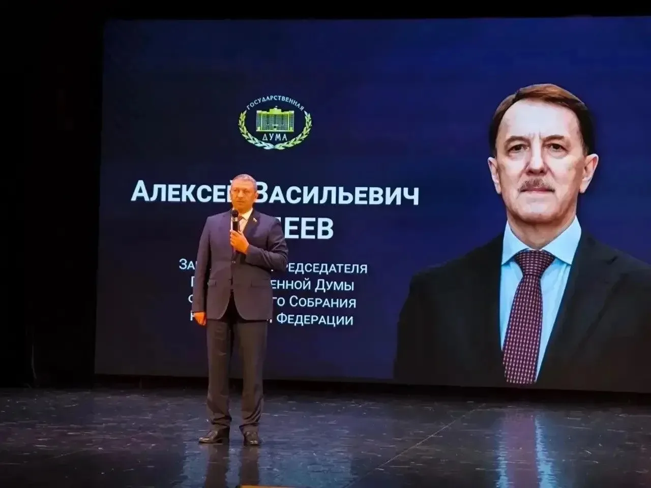 В Лисках торжественно наградили медицинских работников района

18 июня, в городском Дворце культуры 