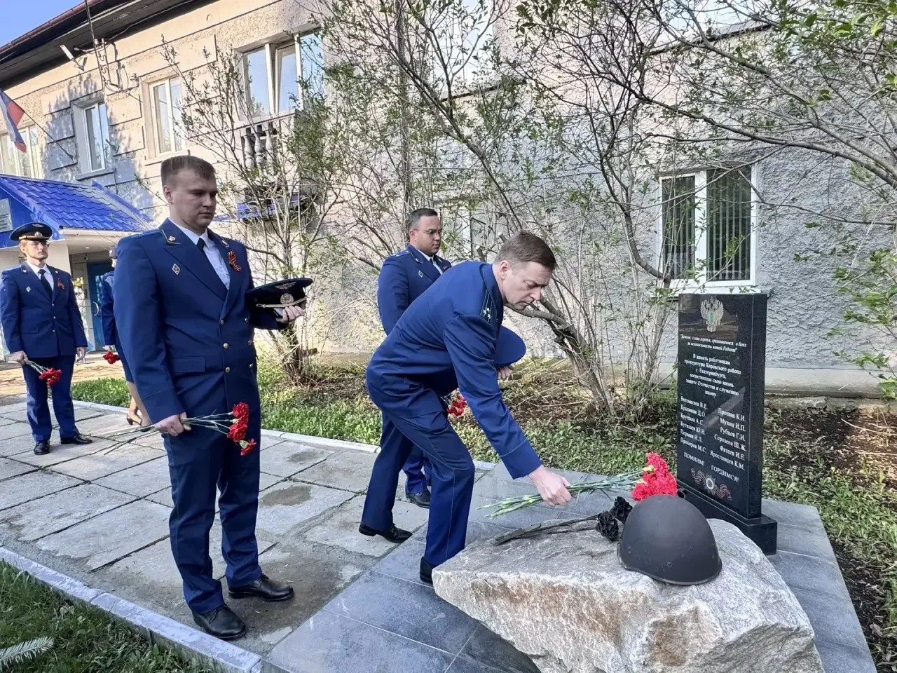 Прокурор Кировского района г. Екатеринбурга Максим Барзенцов поздравил ветерана Великой Отечественно