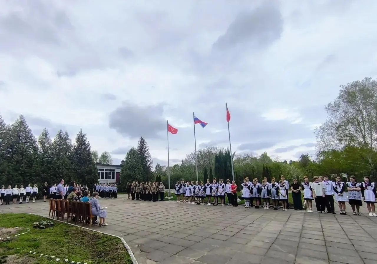 🎖️ Традиционный ежегодный смотр строя ипесни прошёл в нашей школе! 🎖️ Сегодня состоялось яркое и зна