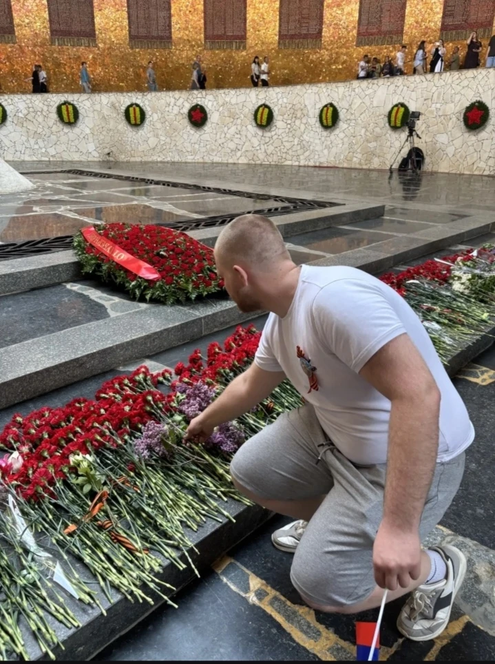 9 мая, в День празднования Великой Победы, студенты групп ВЭВХ252 и ВЭВХ432 с классным руководителем