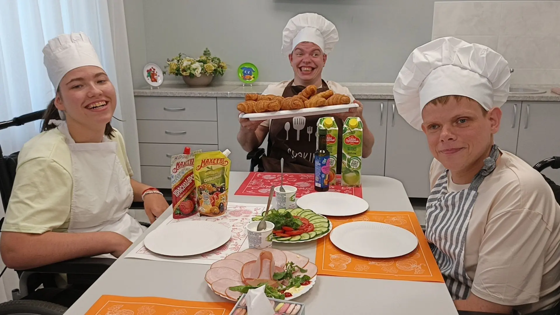 У нас сегодня в кружке "Магия вкуса и уюта" было очень вкусно и интересно! 🤩

Ребята с таким задоро