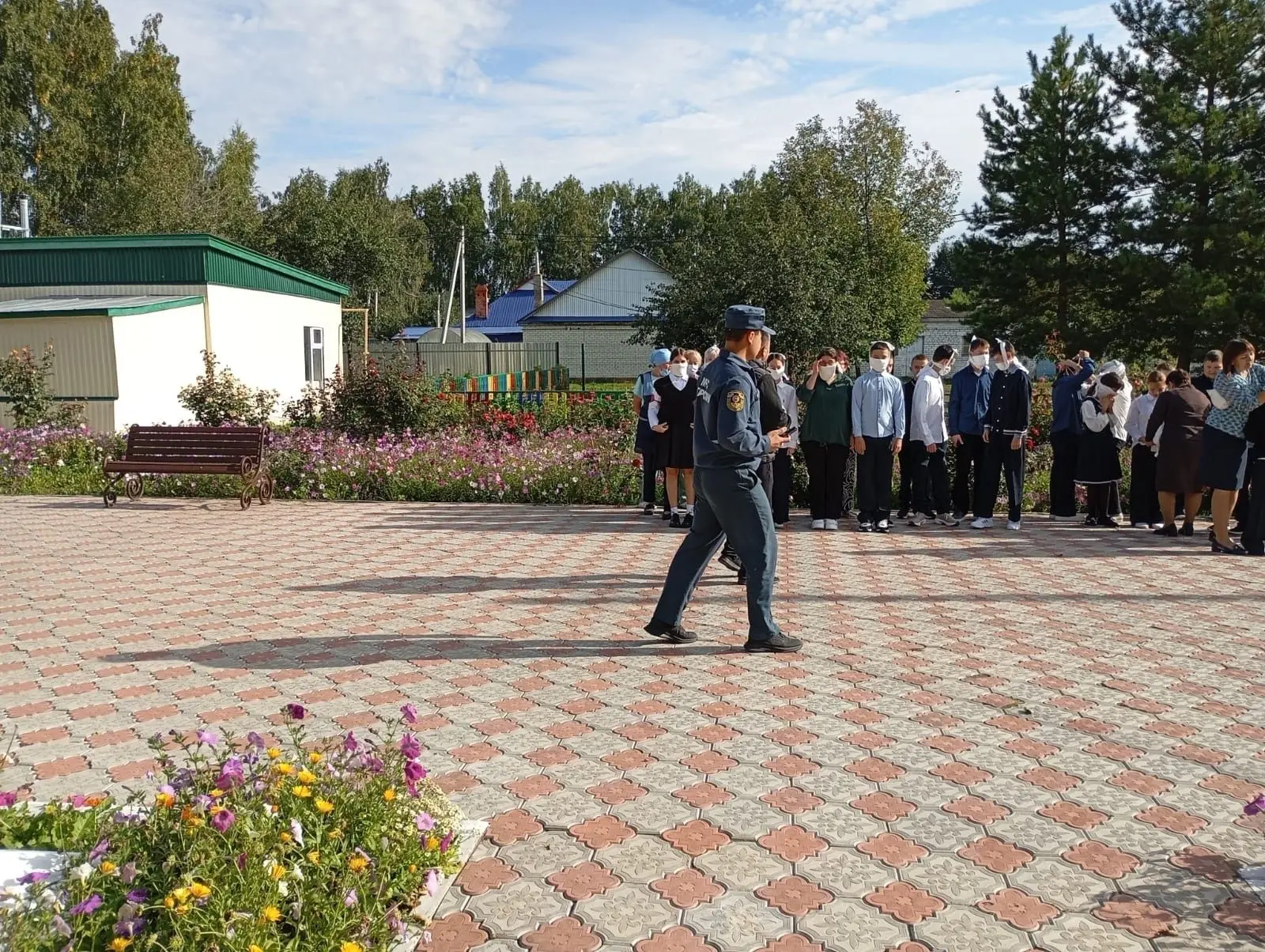 В Бакрчинской СОШ учились действовать в экстренной ситуации: прошла учебная эвакуация.