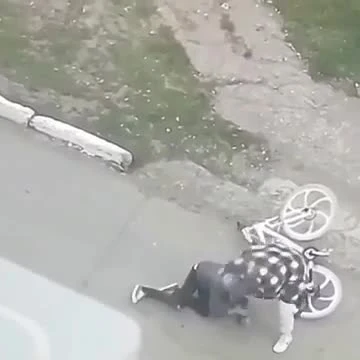 Eй нyжнo cxoдить пoлeчитьcя.
