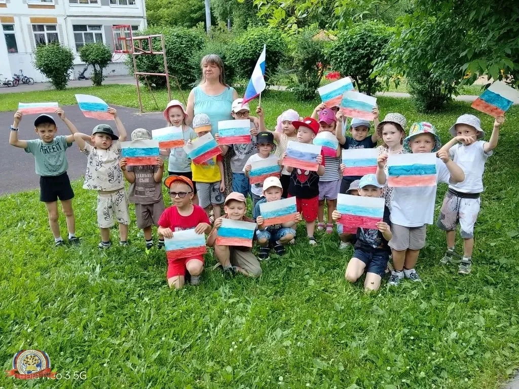 Маленькие сердца — большая любовь к Родине

🇷🇺В преддверии Дня России во всех дошкольных группах п