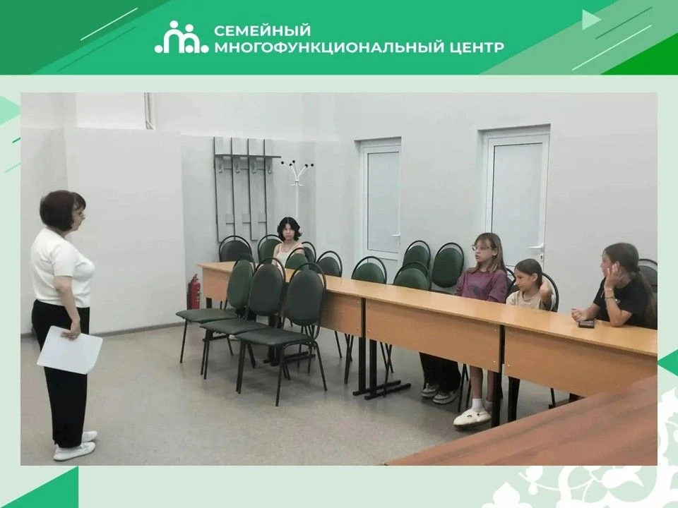 21 августа в Альметьевском семейном МФЦ прошло занятие на тему: «Трудности взросления: ...