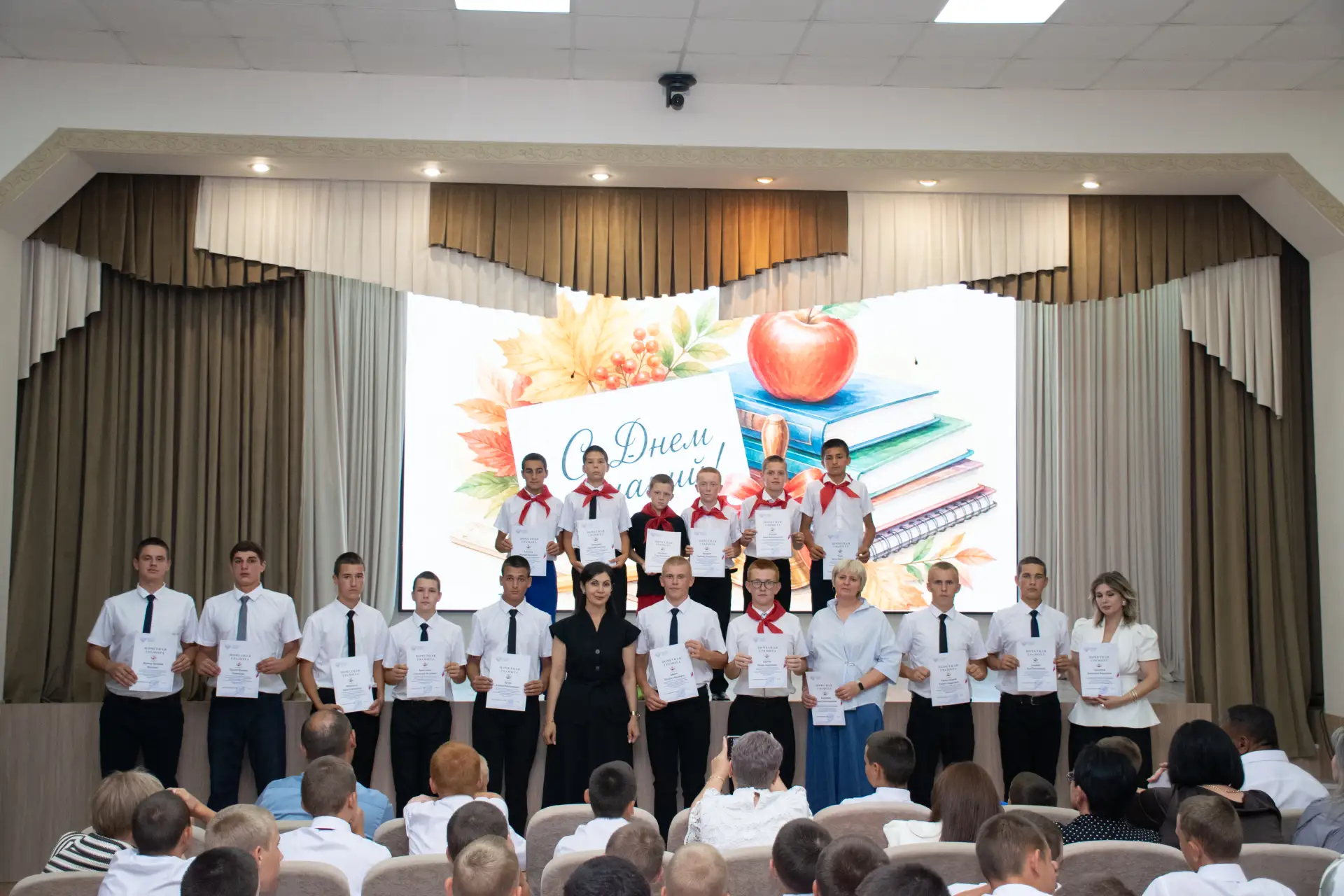 🎭 «Театр перемен» открыл учебный год яркой постановкой!
