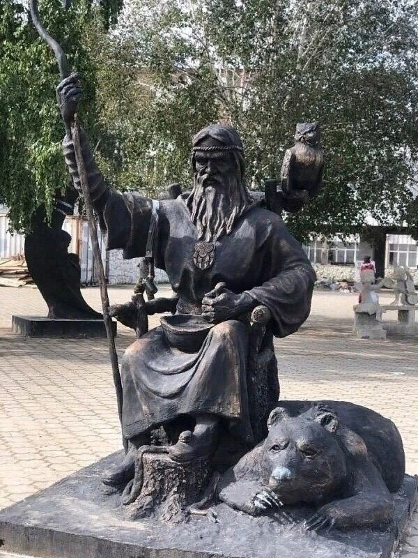Вот такую скульптуру Бога Велеса сделали Отец и Сын - Юрий и Дмитрий Карпенко в городе Усолье-Сибирс