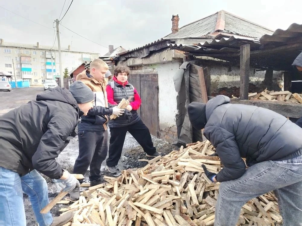 Учащиеся 🧑‍🤝‍🧑🧑‍🤝‍🧑ШКОЛЫ 25 за чистоту района❗  В стремлении сделать свой район чище объединились уч