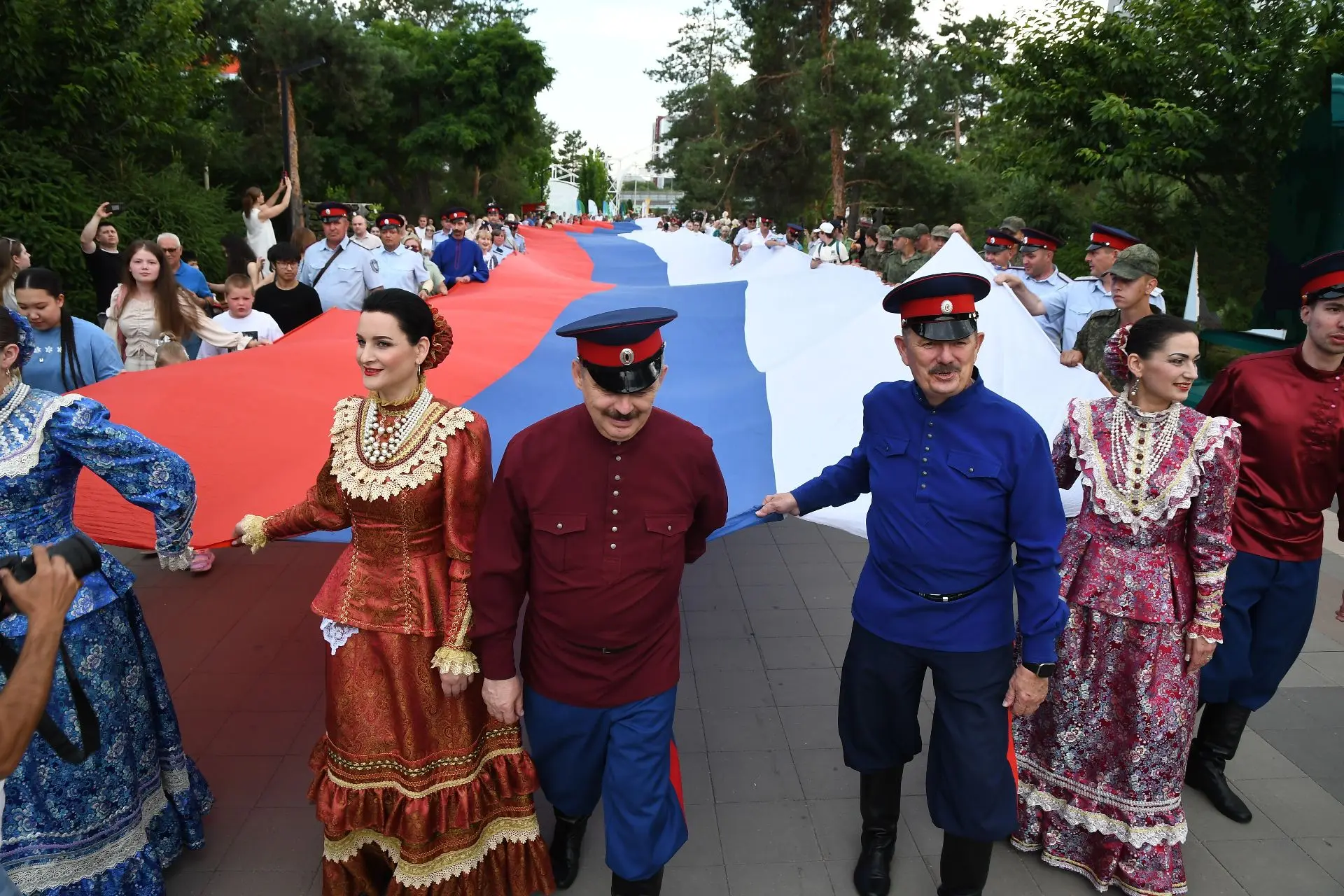 🇷🇺  Сегодня мы отмечаем День Государственного флага России
