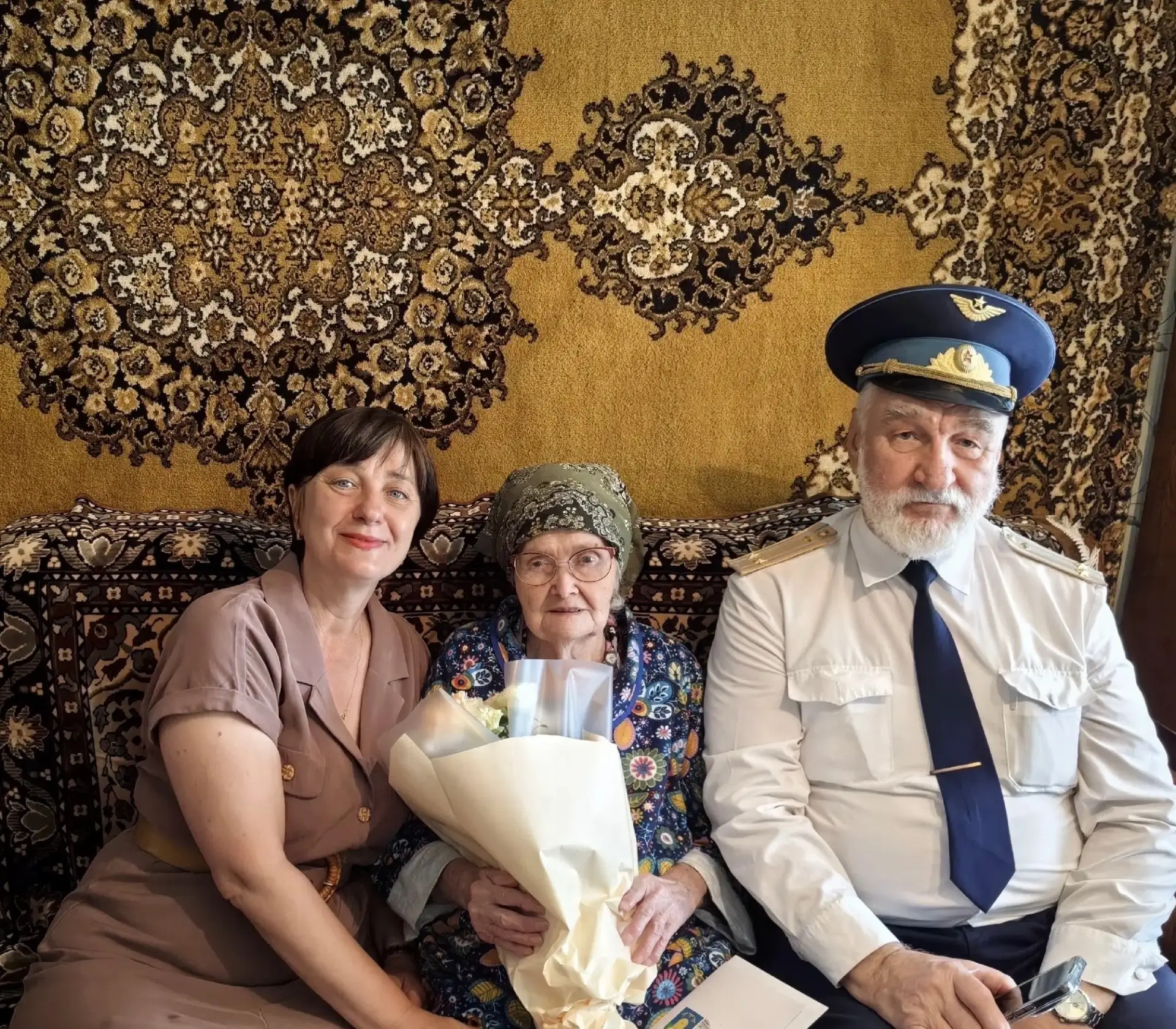 🎉Труженица тыла Нина Бетина из Тамбова отметила 100-летний юбилей

Нина Васильевна Бетина родилась 