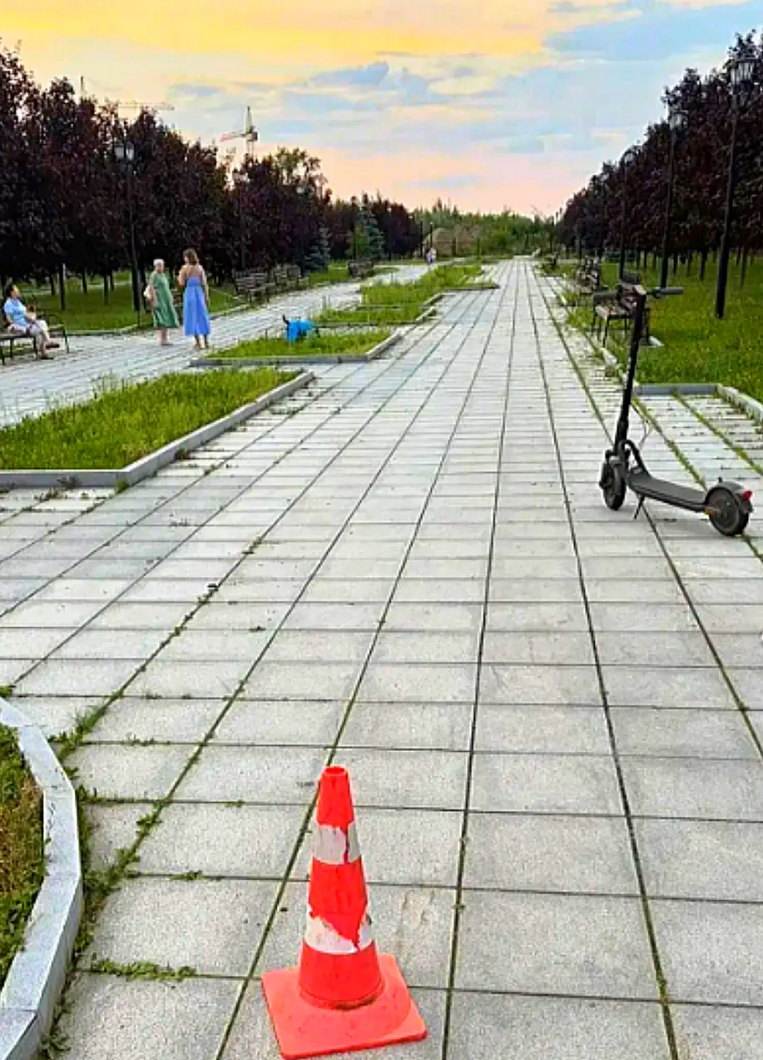 В Йошкар-Оле устанавливаются обстоятельства ДТП в Воскресенском парке, где девятилетняя девочка на э