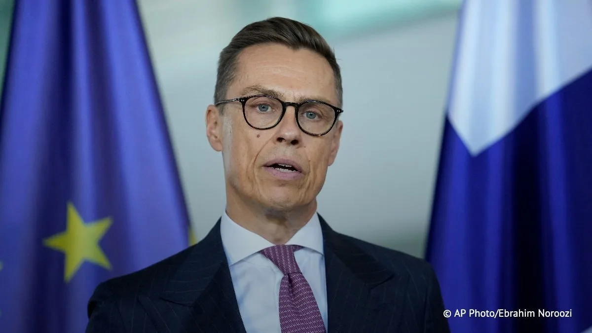 Рим может предложить Стубба в качестве переговорщика по Украине, пишет Corriere della Sera.

Мелони 