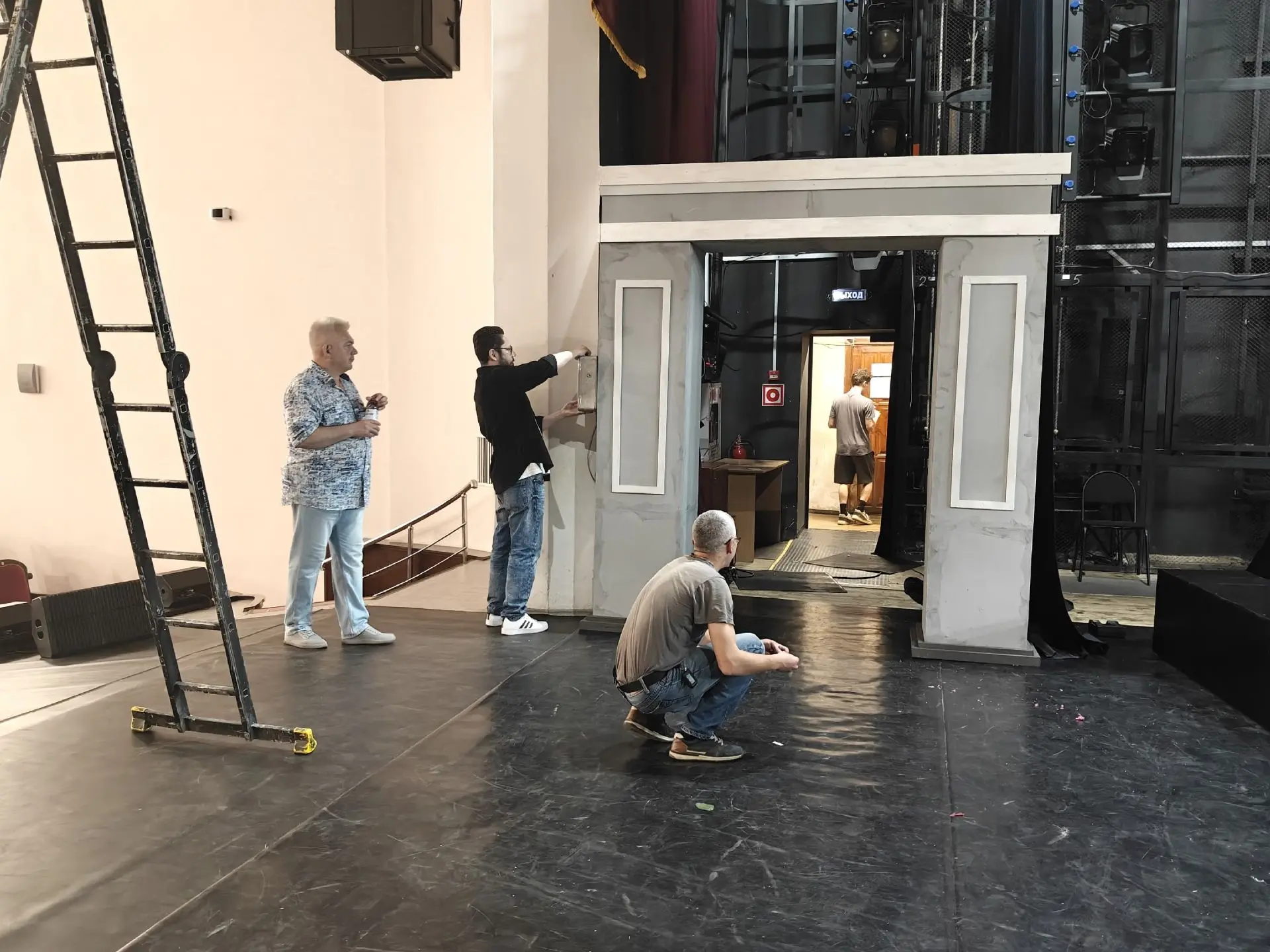 На сцене 🎭Серовского театра драмы кипит работа — мы готовимся к закрытию 84-го театрал...