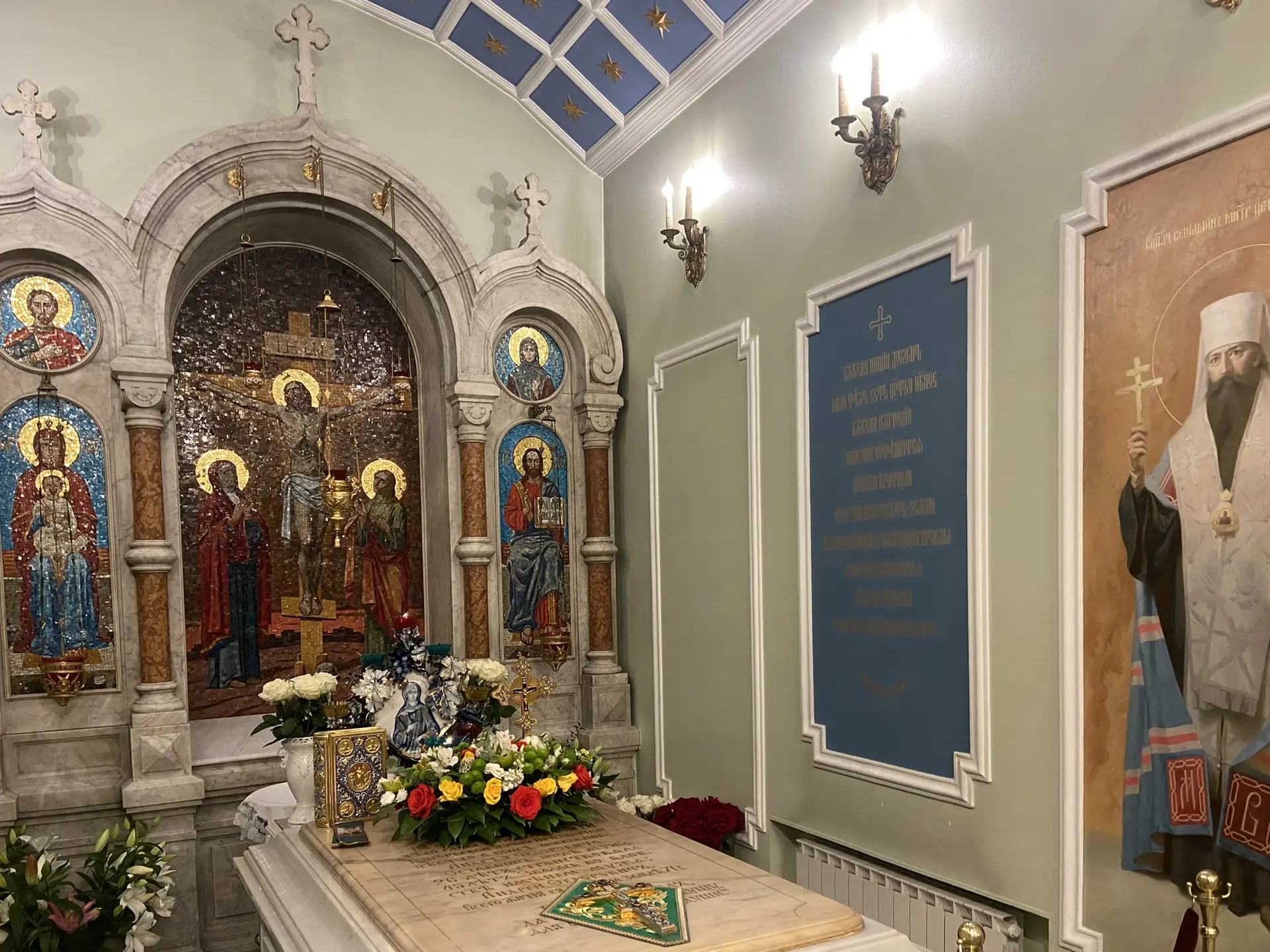 🕊️ ДВА ВЛАДЫКИ У ГРОБНИЦЫ СВЯТОЙ КСЕНИИ