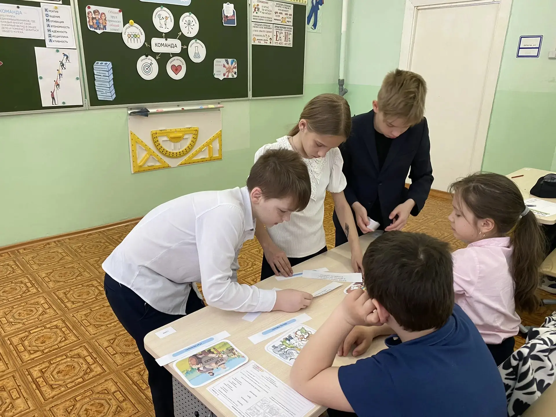🤝Сегодня в Шатурском лицее прошел классный час «Разговоры о важном» по теме «Что значит работать в к