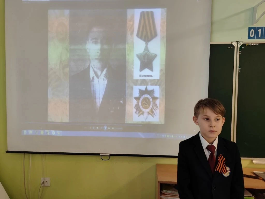 🧑‍🎓📖 ЭСТАФЕТА ПАМЯТИ: ЛИЦЕИСТЫ ПРИНИМАЮТ УЧАСТИЕ ВО ВСЕРОССИЙСКОЙ АКЦИИ 📖  📣 «Наши семейные книги па