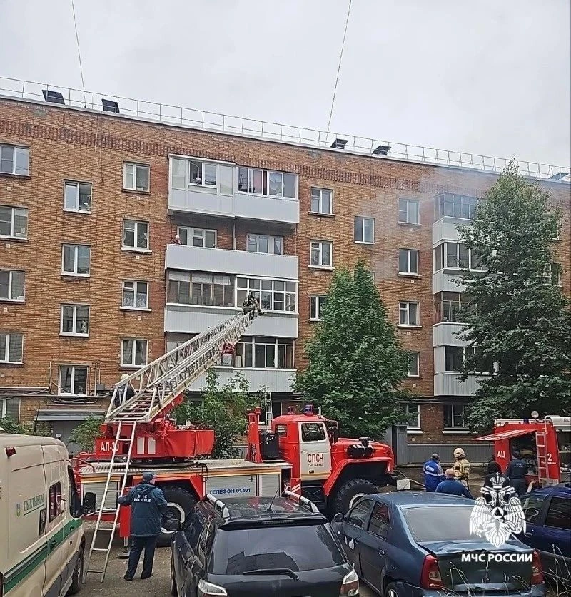 На пожаре в Сыктывкаре спасли четверых человек.