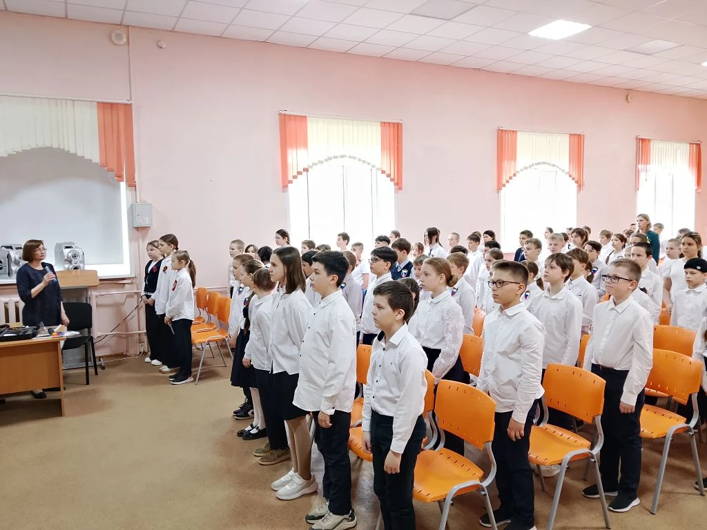 Для 4 классов Николюкина Ольга Юрьевна составила и провела Разговор со сцены "Наш город в годы войны
