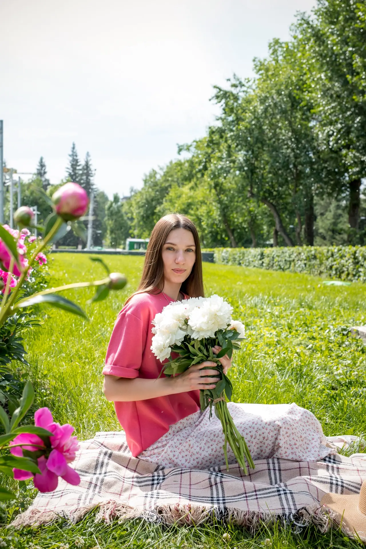 Признавайтесь, кто тоже обожает пионы? 💕

Кажется, это главная весенне-летняя традиция — прийти в с