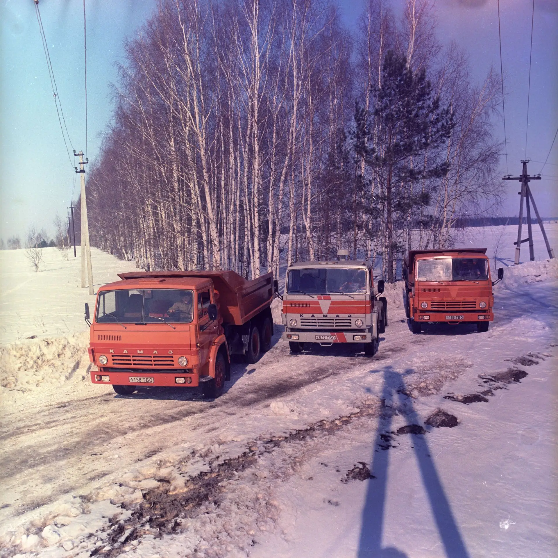 На фото №1 - газодизельные автомобили КАМАЗ-55118 и КАМАЗ-54118.