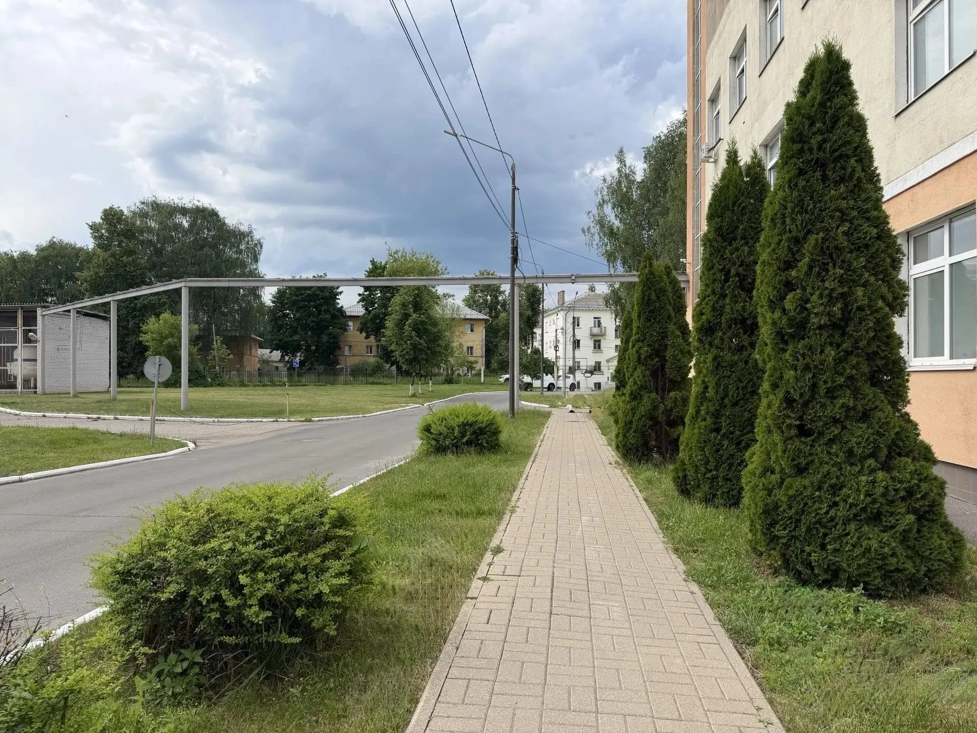 Многие привыкли думать, что больница — это только стены палат и коридоры. Но с приходом лета больниц