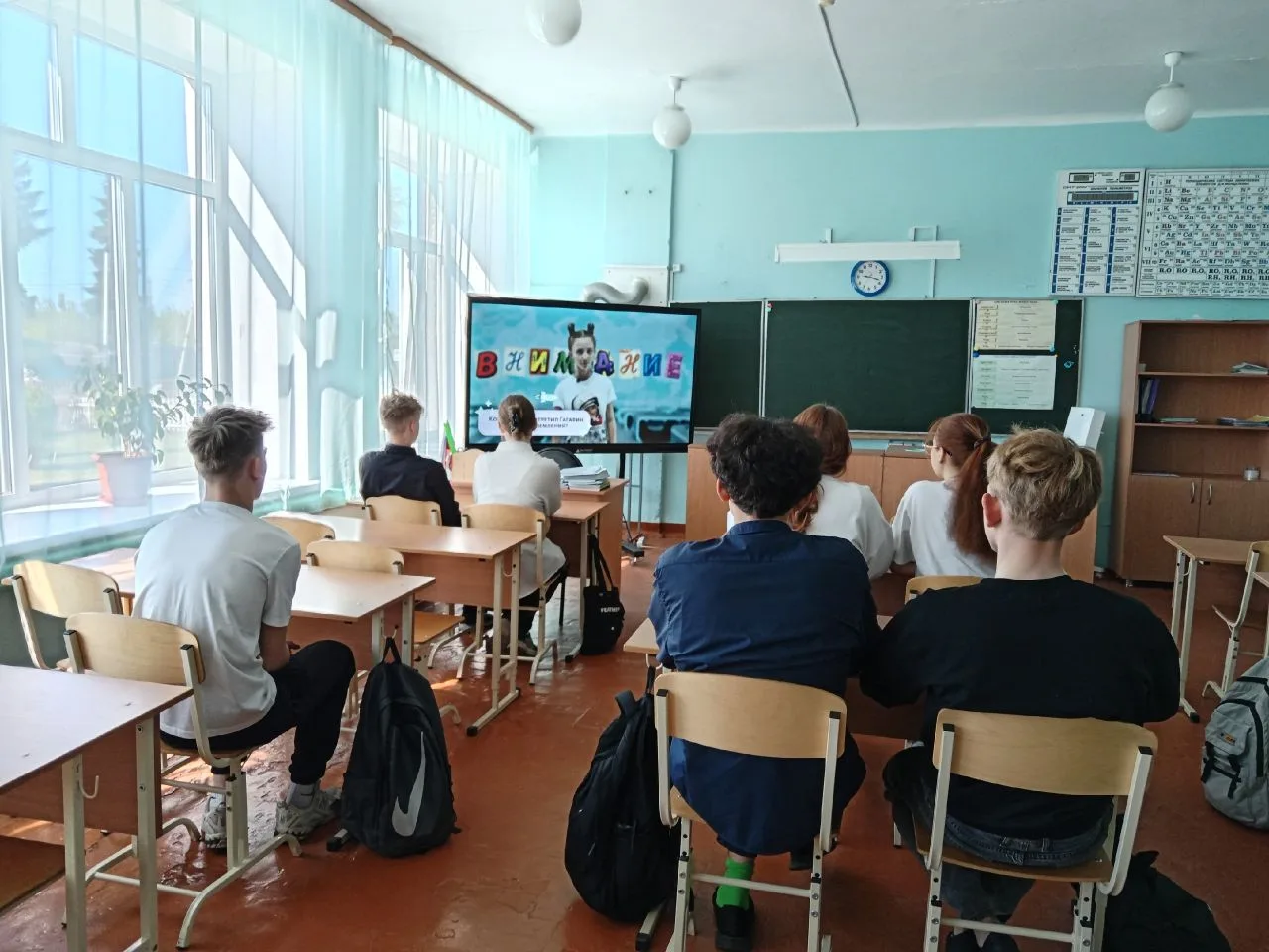 🇷🇺Традиционно учебная неделя в нашей школе началась с торжественной линейки, посвящен...