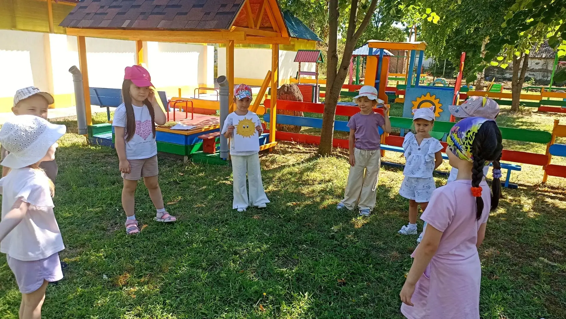 30 июля — День дружбы в средней группе.👫
Как весело отмечать праздник в кругу друзей! Сегодня наши 